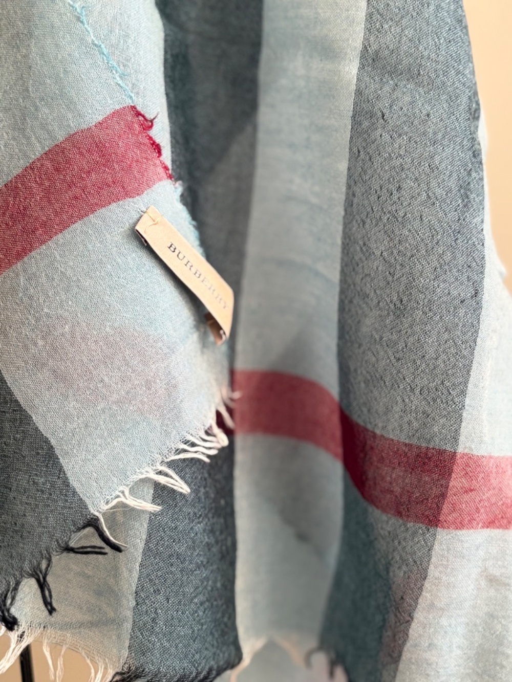 Burberry Shawl Lightly Used Made in Italy - Picture 4 of 4